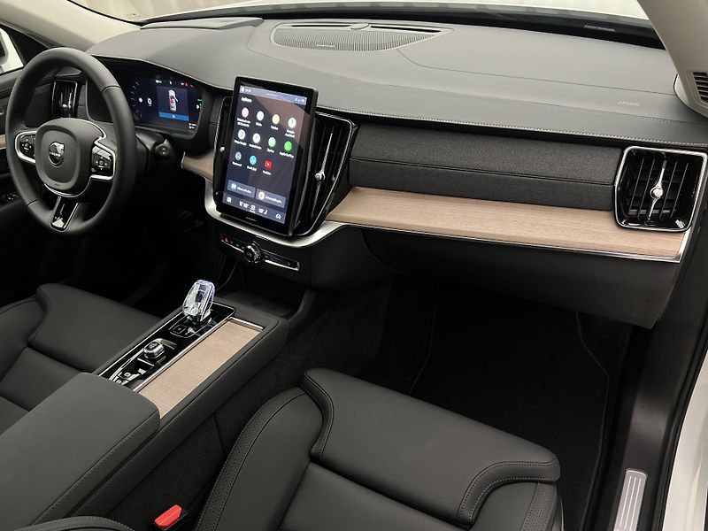 Volvo XC90 T8 RECH. PLUS DARK REZERVACE - fotka 4 z 49
