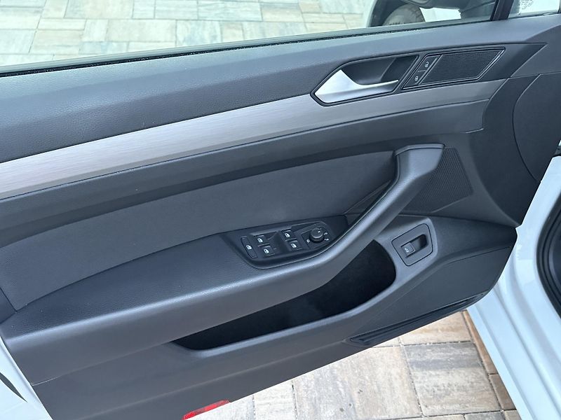 Volkswagen Passat Variant (2023) 2.0 Tdi 122 hp - fotka 9 z 17