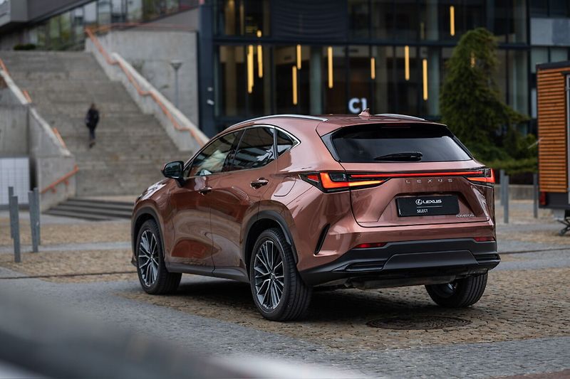 Lexus NX 450h plus 450H 2.5 PHEV LUXURY - fotka 4 z 29
