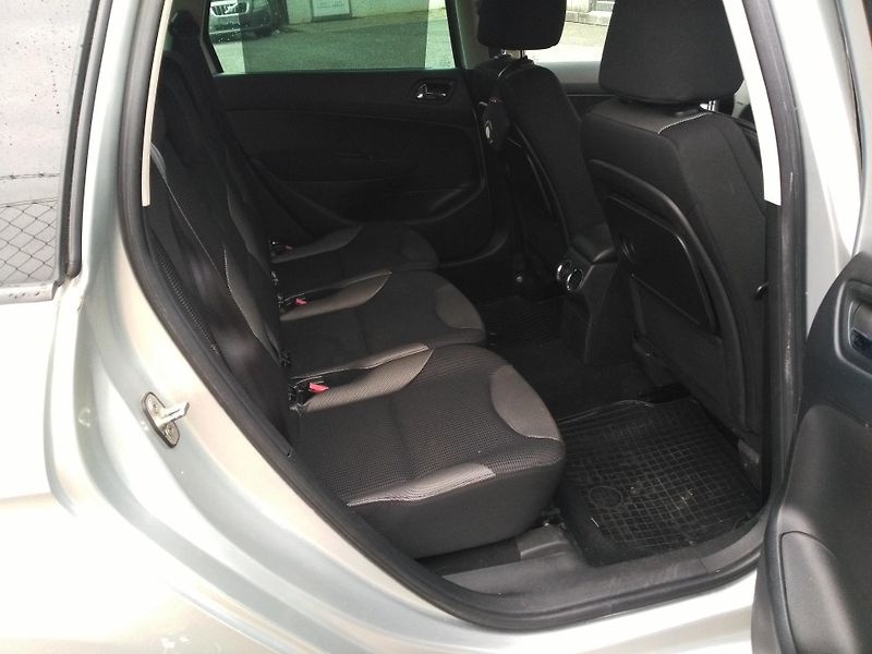 Peugeot 308 1,6 HDI  /68 kW/ - fotka 25 z 29