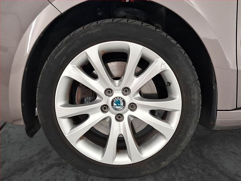 Škoda Superb (2011) Elegance 2.0 TSI, Automat - fotka 15 z 21