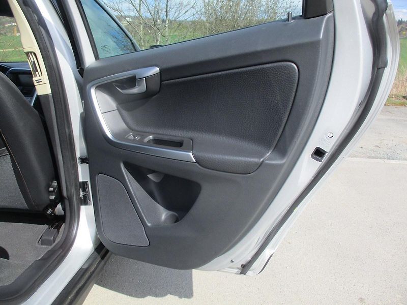 Volvo XC60 2.4 D5*AWD*NAVI*198 tkm*SUMMUM - fotka 35 z 56
