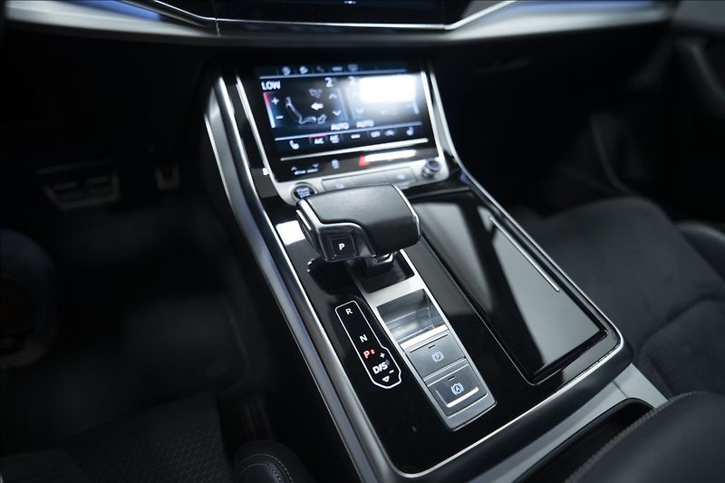 Audi Q7 3,0 TDI QUATTRO S-LINE 1. MAJ - fotka 29 z 51