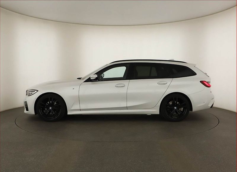 BMW Řada 3 (2021) M Sport 320 d xDrive - fotka 3 z 21
