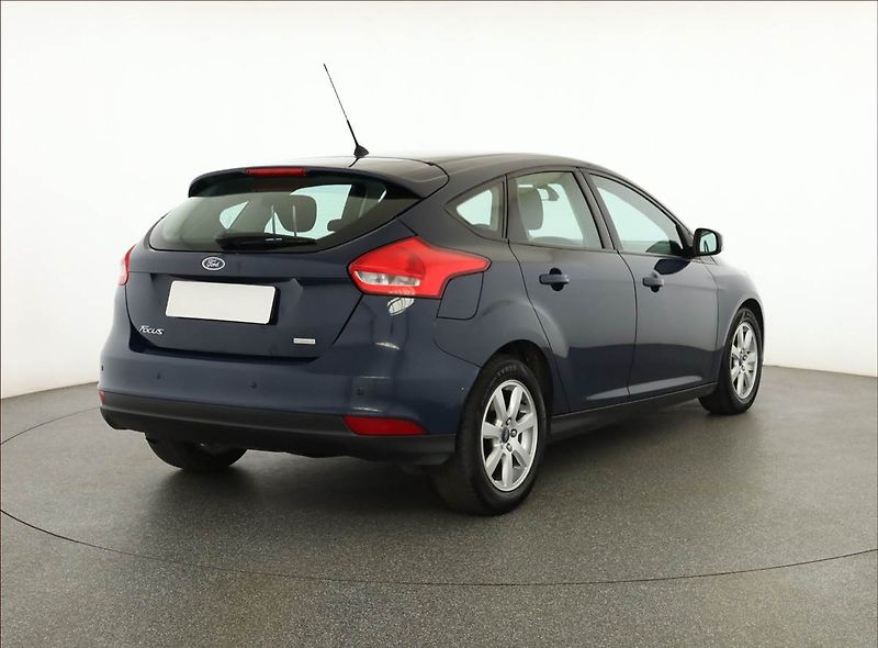 Ford Focus (2016) 1.0 EcoBoost, Tempomat - fotka 5 z 15