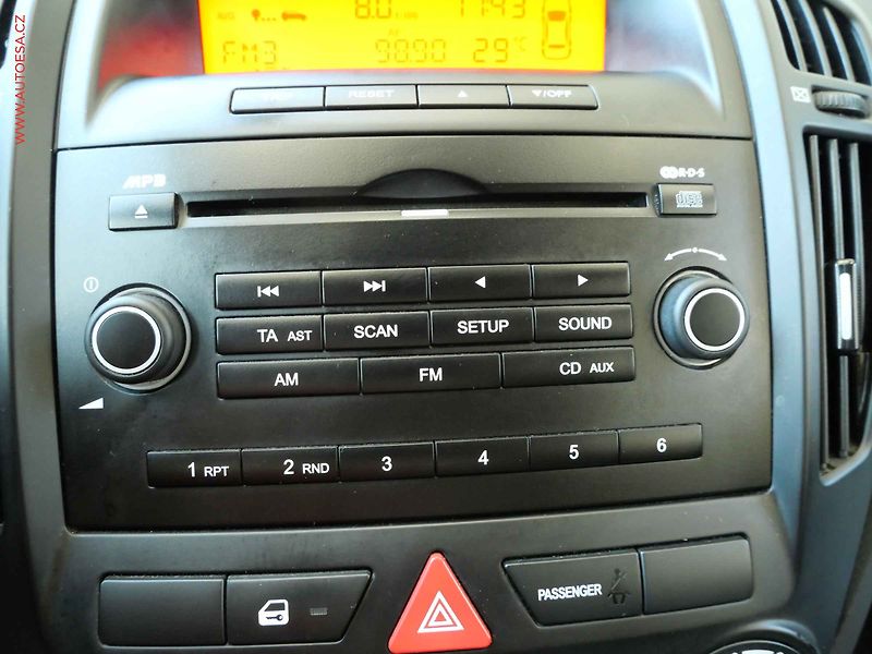 Kia Ceed (2009) 1.4i, ČR, AC - fotka 18 z 19