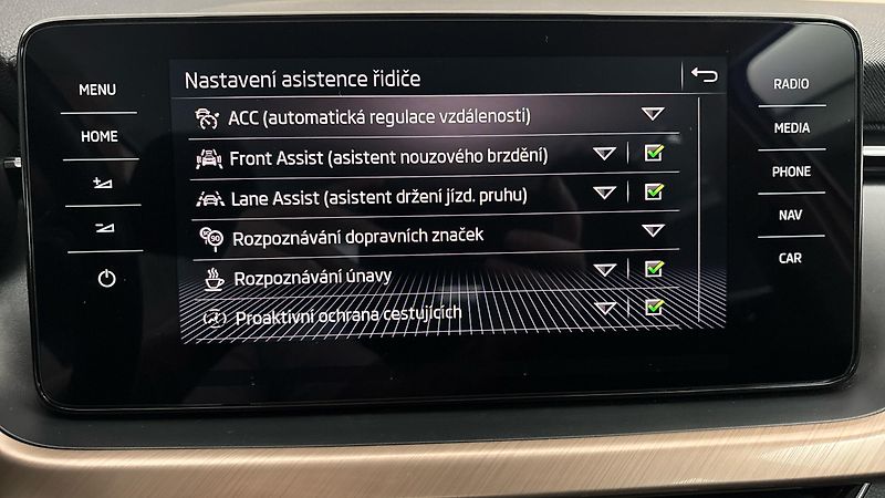 Škoda Kamiq 1.5 TSI DSG Style - fotka 23 z 25