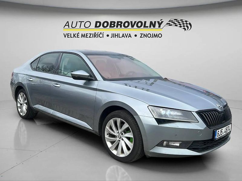 Škoda Superb Liftback 2.0 TDI DSG 140kW 6AT - fotka 11 z 36