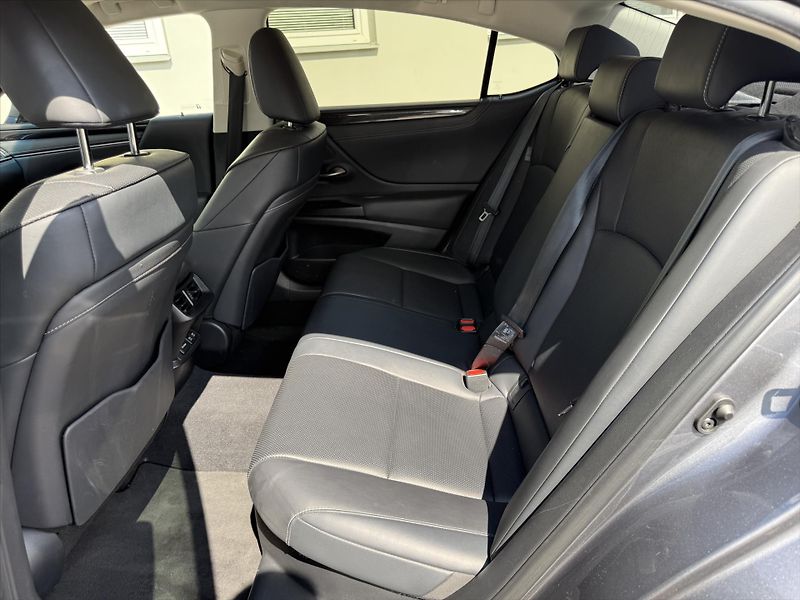 Lexus ES 300h 2,5 BUSINESS EDITION  ES - fotka 11 z 21