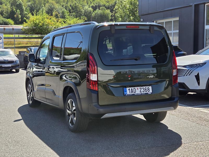 Peugeot Rifter (2024) 1.5BHDi 130 LONG GT EAT8 - fotka 3 z 32