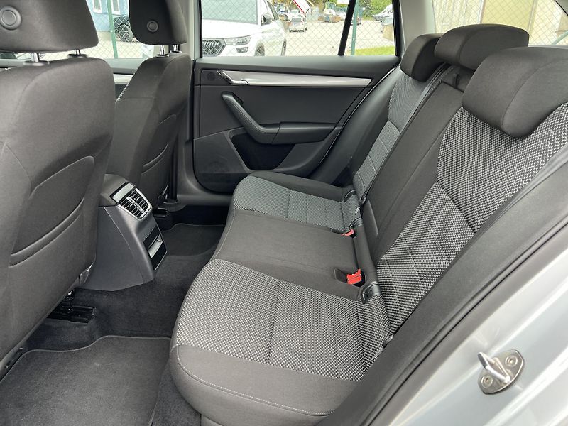 Škoda Octavia 1.6TDi 81kw KLIMA TEMPOMAT ALU - fotka 24 z 42