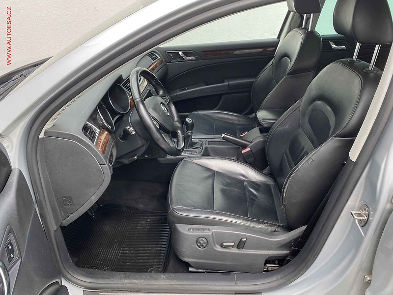 Škoda Superb (2015) 1.6 TDi, Elegance, kůže - fotka 9 z 17