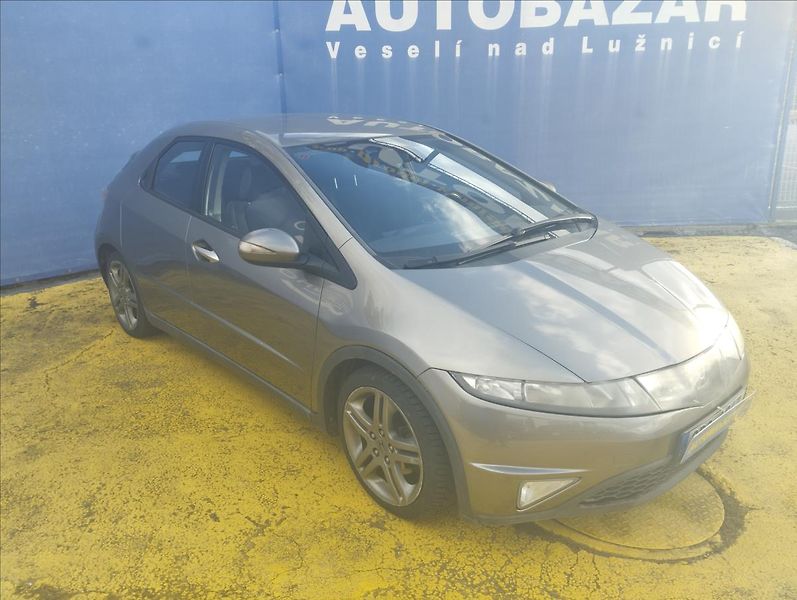 Honda Civic 1,8 V-TEc 103KW AUTOMAT - fotka 3 z 18