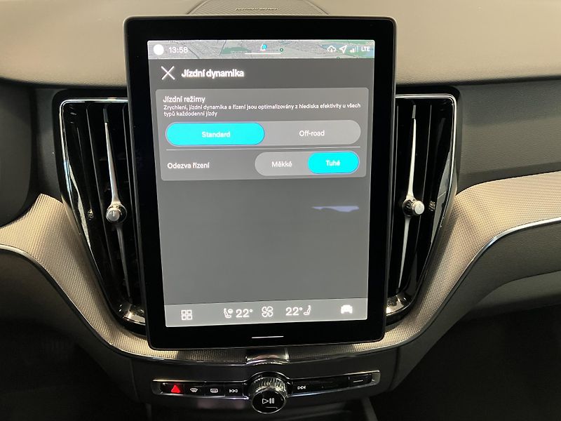 Volvo XC60 B5 AWD Black Edition Plus AT8 - fotka 32 z 47