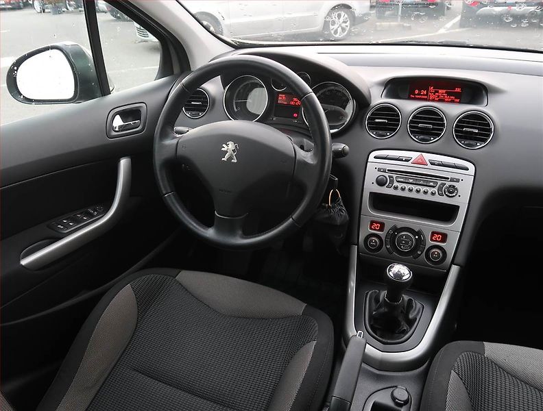 Peugeot 308 (2012) 1.6 VTi, ČR,1.maj, Serv.kniha - fotka 7 z 17