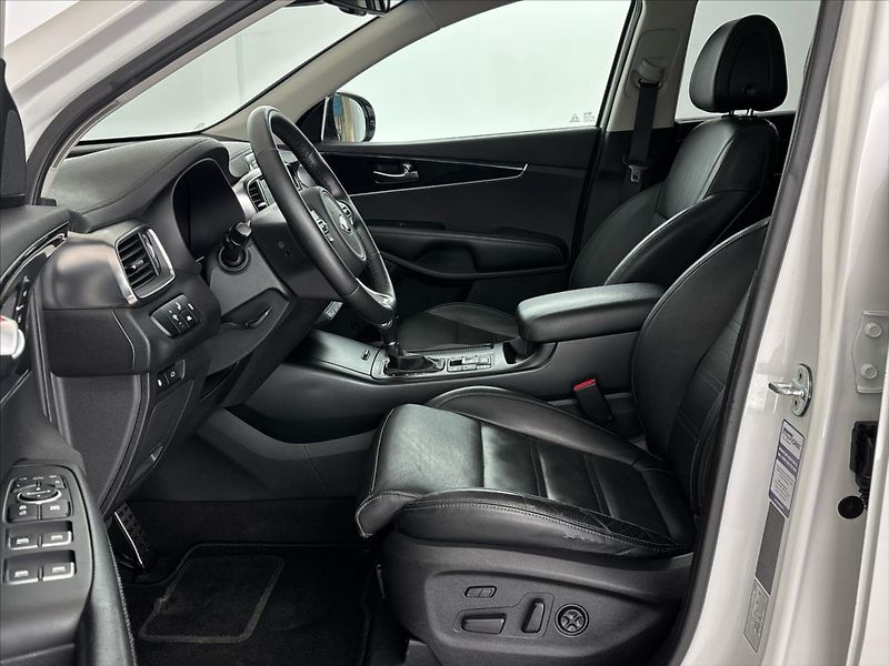 Kia Sorento Exclusive 6AT 4x4 2,2 CRDi - fotka 23 z 42