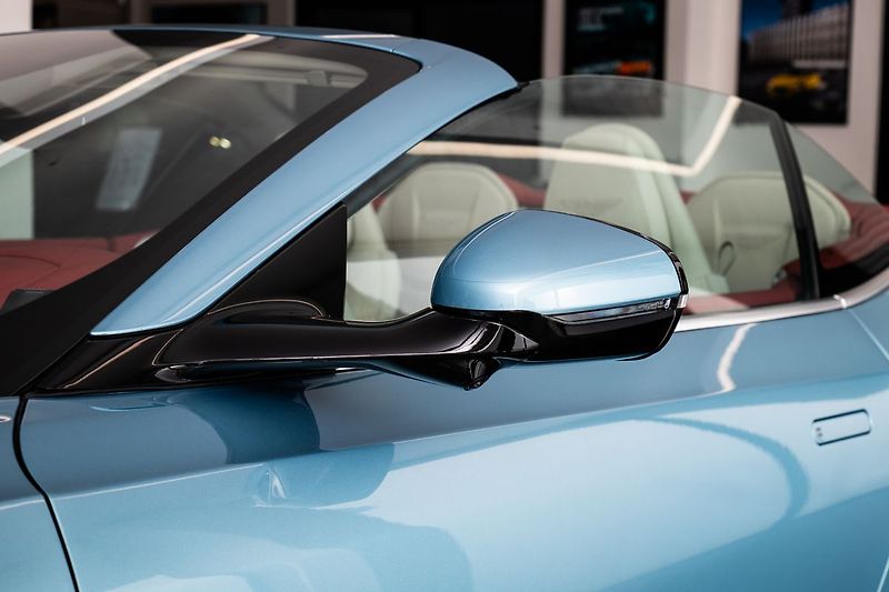 Aston Martin DB12 Volante - fotka 27 z 28