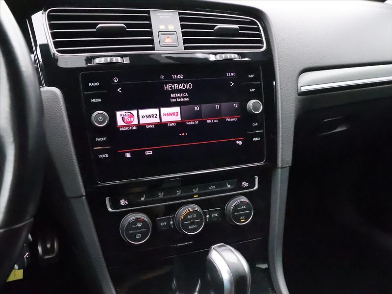 Volkswagen Golf 2,0 TSI GTI 169kW DSG Matrix - fotka 17 z 28