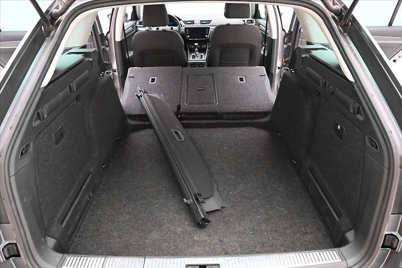 Škoda Superb 2,0 TDI 110kW DSG Style Záruka - fotka 10 z 24