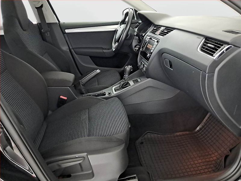 Škoda Octavia (2015) Style 2.0 TDI, Automat, Navi - fotka 9 z 19