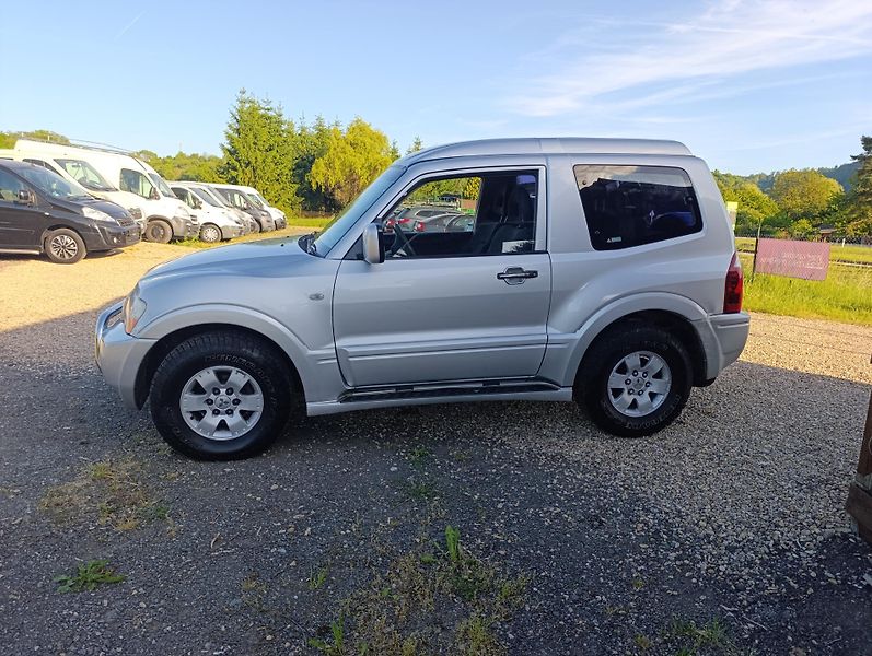 Mitsubishi Pajero (2003) 3.2 DID GLX A/T - fotka 3 z 12