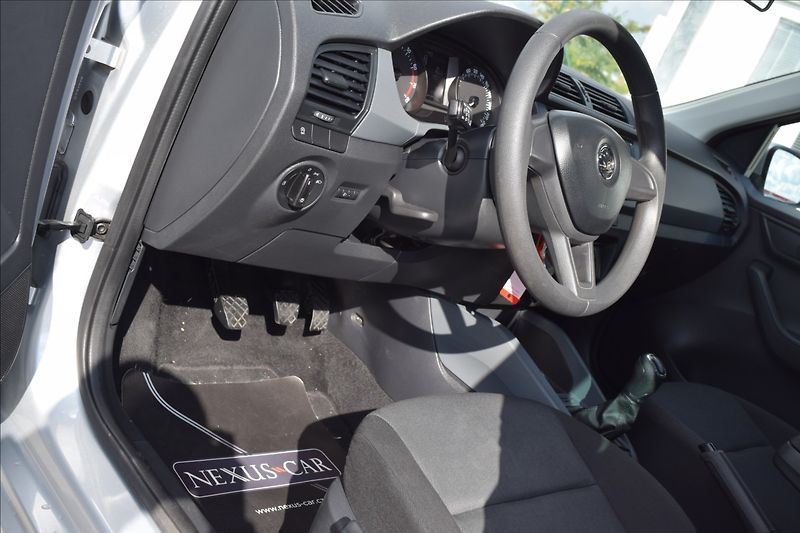 Škoda Fabia 1,0 MPI 55KW PO SERVISE VÝHŘEV - fotka 19 z 43