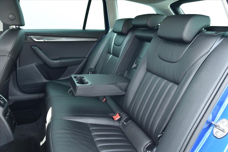 Škoda Octavia 2.0TDI 110kW STYLE+ SERV.KNIHA - fotka 11 z 30