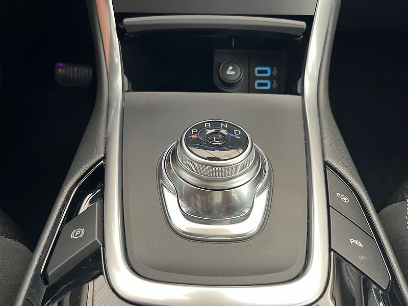 Ford Galaxy 2.5 HEV TITANIUM 7 míst - fotka 27 z 59
