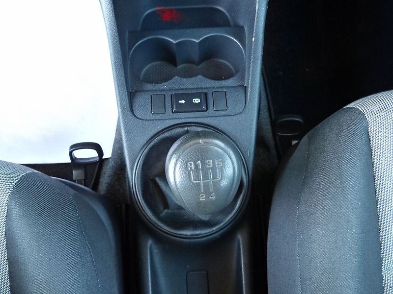 Škoda Fabia 1.2HTP Klima Tažné Serviska - fotka 9 z 36