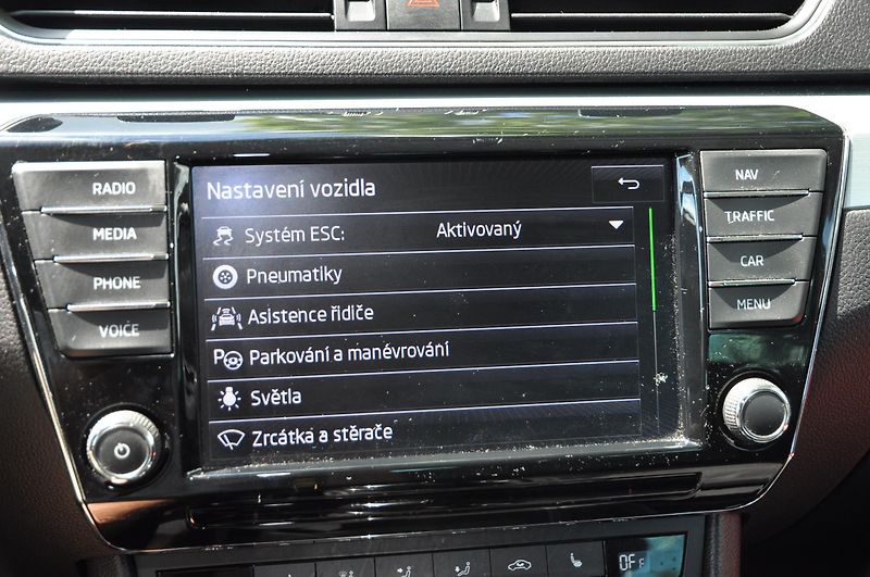 Škoda Superb III 2.0TDi 140kW KOMBI - fotka 20 z 23