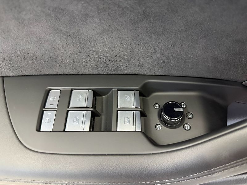 Audi RS 6 PERFORMANCE FULL, KARBON, BLAC - fotka 33 z 38