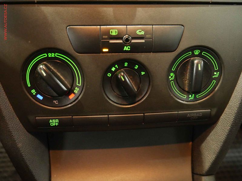 Škoda Octavia (2005) 1.9TDi, 2.maj,ČR, Ambiente - fotka 13 z 14