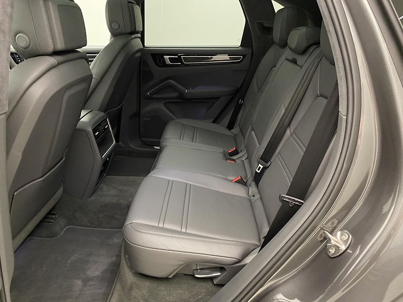 Porsche Cayenne E-HYBRID 250kW AWD AUT CZ - fotka 5 z 111