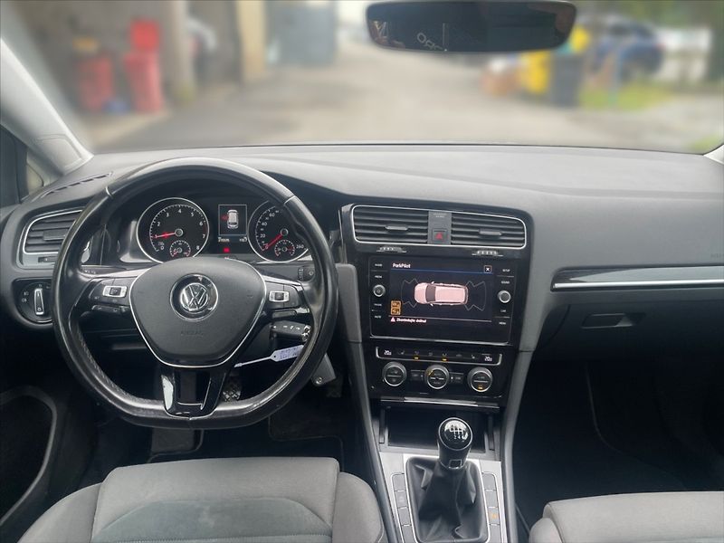 Volkswagen Golf 1,5 TSI Evo Highline - fotka 9 z 11