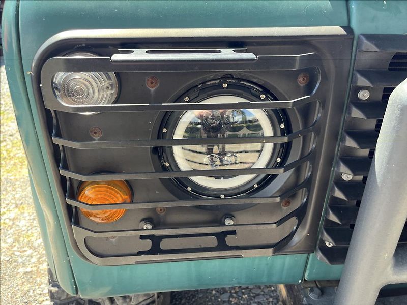 Land Rover Defender 2,5 d 83kW  LR 90 7 míst - fotka 16 z 29