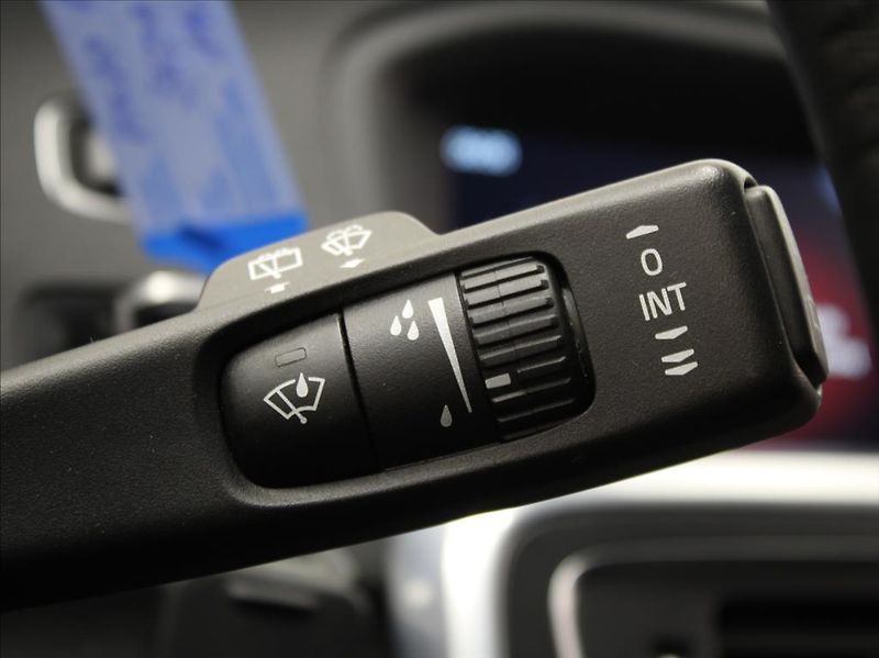 Volvo V60 2,0 D3 110kW AT Mom.NAVI Light - fotka 15 z 18
