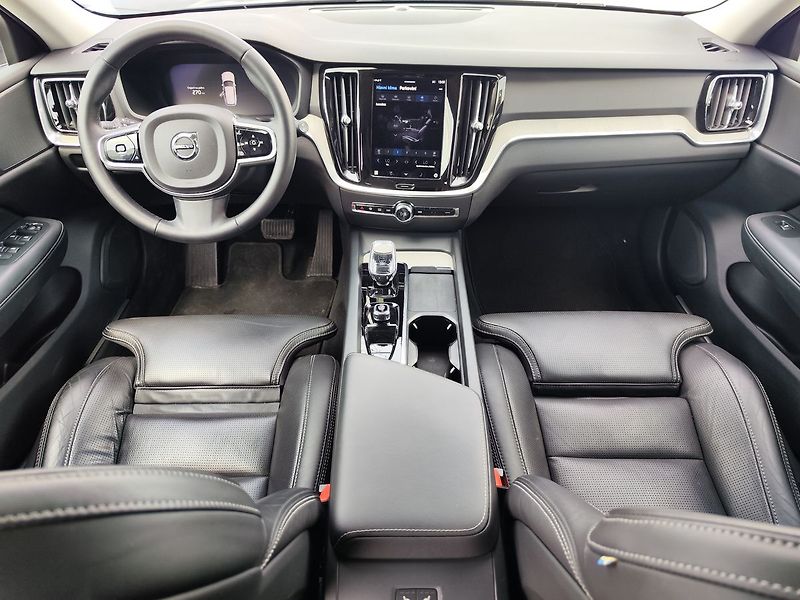 Volvo V60 B4/145kW AWD Auto Plus My24 - fotka 15 z 36