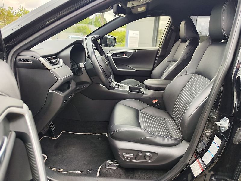Toyota RAV4 2.5 HEV/163kW Black Edition AT - fotka 15 z 32