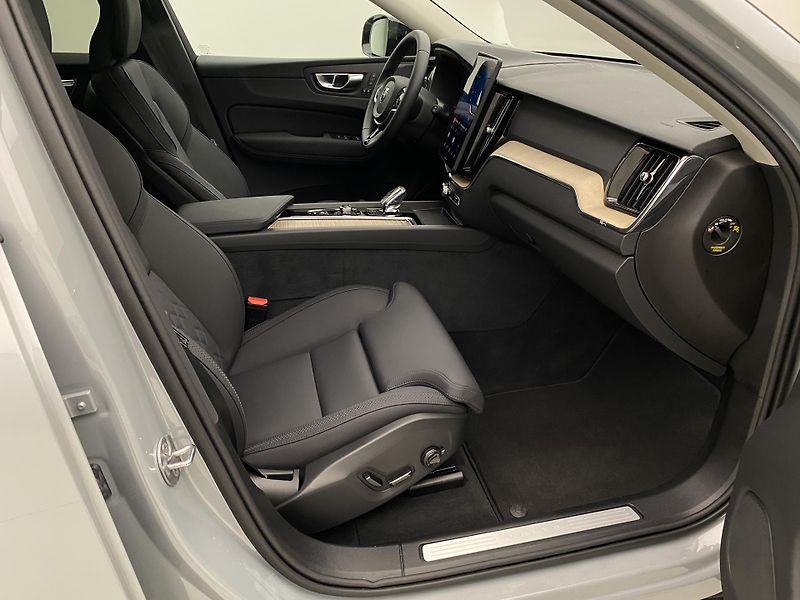 Volvo XC60 T6 AWD RECHARGE DARK PLUS CZ - fotka 24 z 62