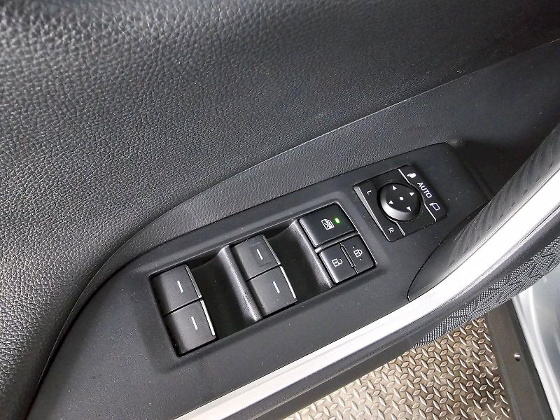 Toyota RAV4 (2025) 2.5HEV 222k 4X4 SELECTION - fotka 21 z 29