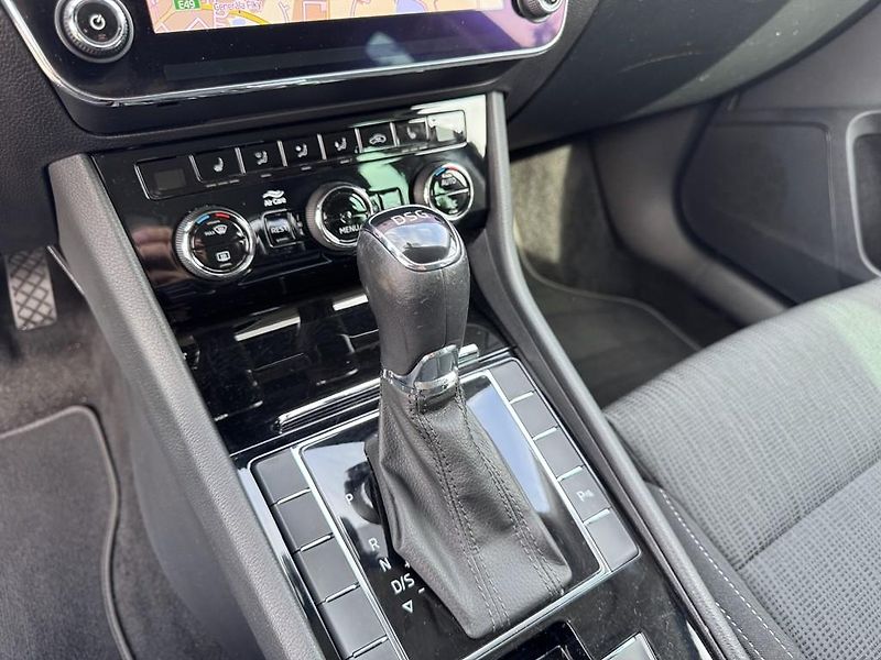 Škoda Superb 2.0 TDI 110 kW DSG, navigace - fotka 14 z 18