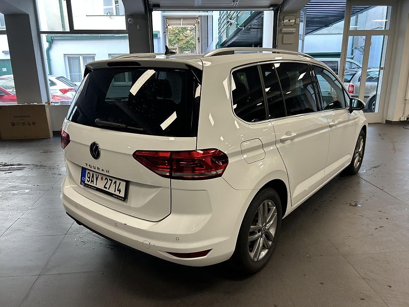 Volkswagen Touran (2023) 2.0TDi Highline LED Kamera TZ - fotka 4 z 35