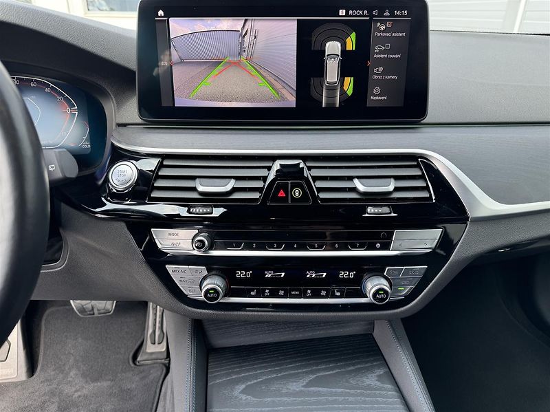 BMW Řada 5 520d xDrive Touring - fotka 12 z 17