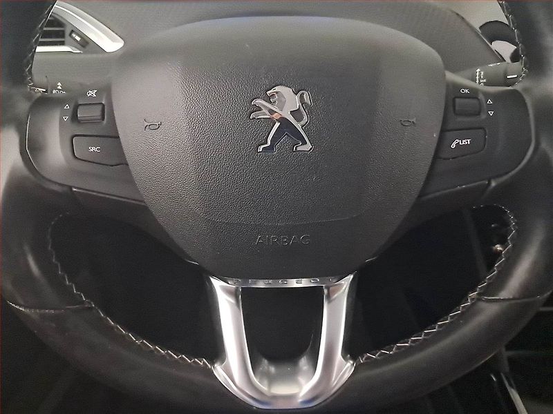 Peugeot 2008 (2018) 1.2 PureTech, Automat - fotka 16 z 19
