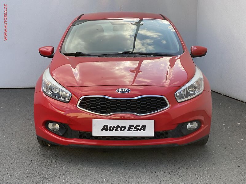 Kia Ceed (2013) 1.6GDi, ČR, AC, STK5/28 - fotka 2 z 16