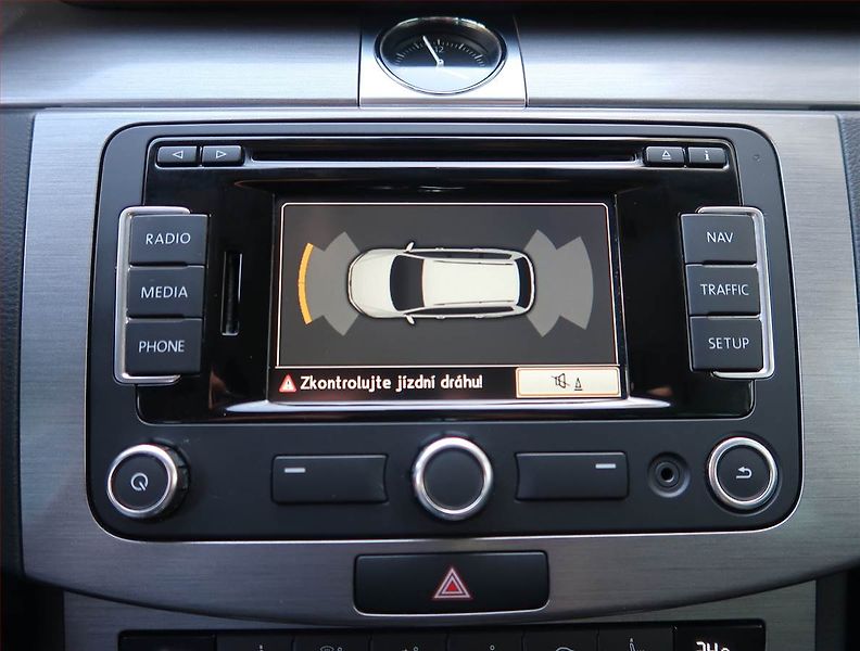 Volkswagen Passat (2013) 2.0 TDI, Navi, Tempomat - fotka 17 z 21