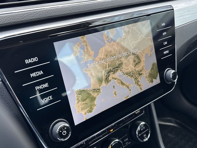 Škoda Superb (2023) Combi 2.0 TDI DSG Ambition - fotka 11 z 33