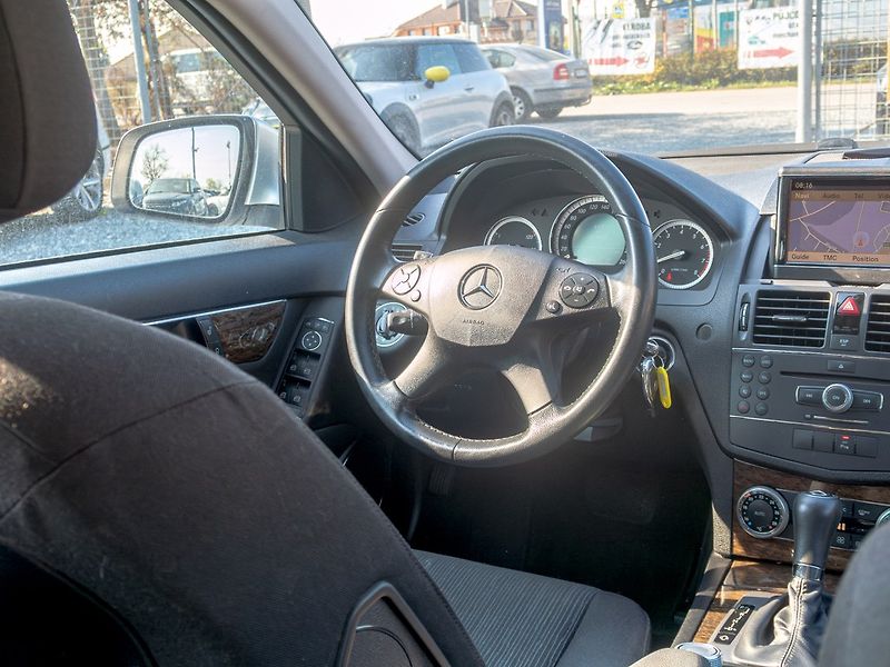 Mercedes-Benz Třídy C (2009) 200 135KW mat – NAVIGACE - fotka 14 z 46