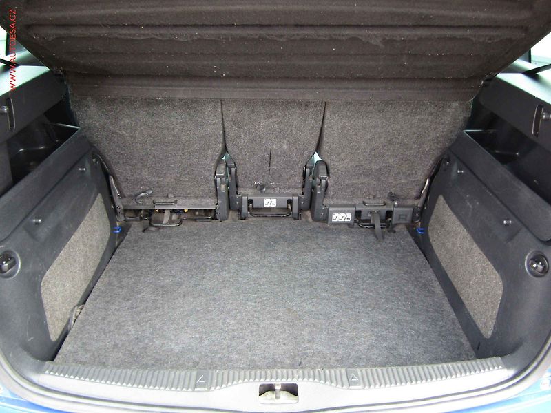 Škoda Roomster (2008) 1.4 i, AC, tažné - fotka 7 z 16