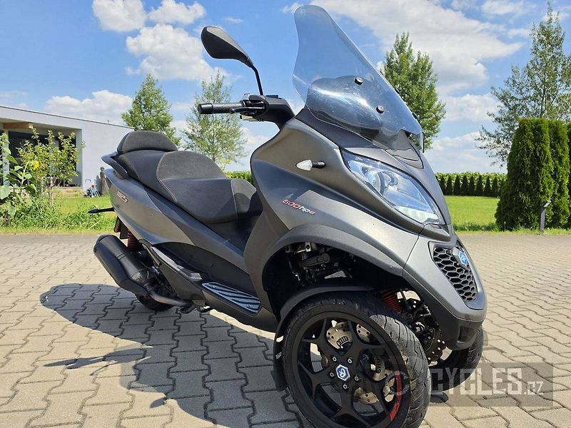 Piaggio MP3 500 (2022) - fotka 2 z 16